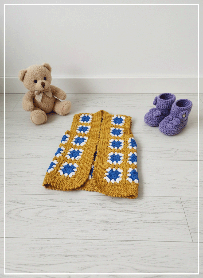 Tığ İşi Desenli Bebek Yeleği